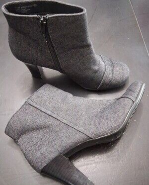 NEW Aerosoles Scrole Book Ankle Boots In Dark Charcoal    Size 7.5
